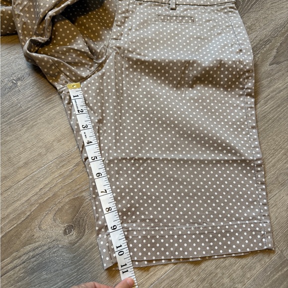 Lee just below the waist Gray and White Flat Front woman’s Short ~Size 6 - Picture 9 of 10